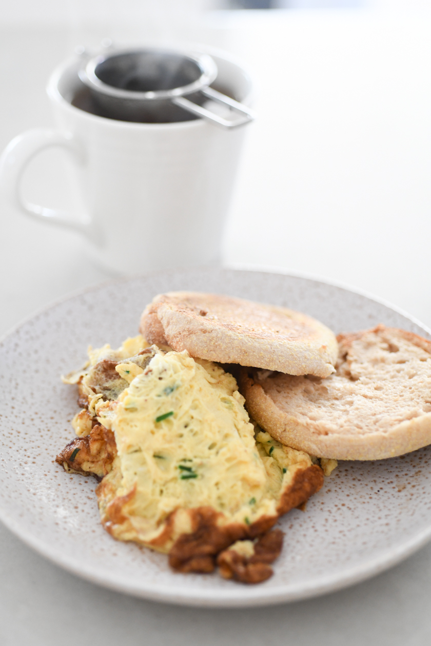 egg with garlic chives